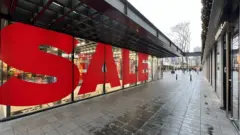 Пустая торговая улица в Роттердаме в первый день нового локдауна, 19 декабря