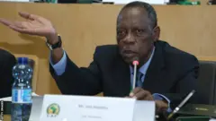 Issa Hayatou yahoze atwara Caf