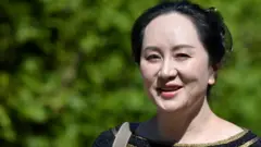 孟女士的律師一直在爭辯的是，實施拘捕的方式有濫用程序的嫌疑。