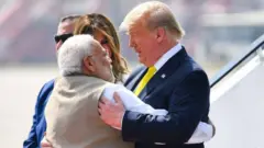Minisitiri w'intebe Modi (ibumoso) na Perezida Trump