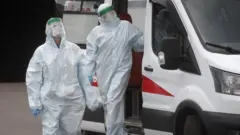 врачи