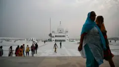 কর্তারপুর সাহিব গুরদোয়ারাতে তীর্থযাত্রীরা