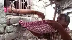 ہسپتال سے بیٹے کی لاش وصول کرنے کے لیے بھیک مانگنے والا جوڑا