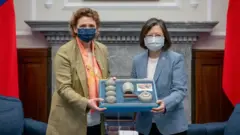 畢爾訪台期間會晤台灣總統蔡英文。