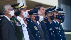 Bolsonaro com militares