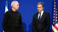 इसराइल के रक्षा मंत्री के साथ अमेरिकी विदेश मंत्री