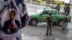 police dey hold gun