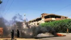 متظاهرون.