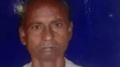 প্রয়াত দুলাল পাল। পাশে তার জামির দলিল।