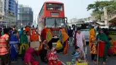 বকেয়া বেতনের দাবিতে ১৩ই এপ্রিল গার্মেন্টস শ্রমিকদের বিক্ষোভ। বুধবারও বিভিন্ন এলাকায় তারা বিক্ষোভ অব্যাহত রাখে