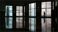 중국 정부는 감시 시스템을 통해 세밀하게 중국인들을 파악하고 있다