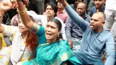 సినిమా కార్మికుల ఆందోళన