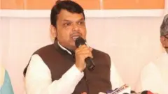 देवेंद्र फडणवीस, नरेंद्र मोदी, शरद पवार