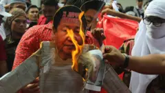 Một nhóm người Hồi giáo Indonesia biểu tình phản đối việc TQ giam giữ người Hồi giáo Uighur ở Tân Cương vào 21/12/2018