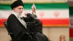 موافقان احکام حکومتی را راه‌گشا و جزو وظایف رهبر ایران می‎دانند و مخالفان آن را تضعیف نهادهای قانونی.