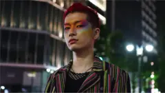 성을 이분법적으로 접근하는 경향이 두드러지게 줄고 "자신의 섹슈얼리티를 탐구하려는 사람들" 늘어난 것이 Z세대의 특징 중 하나라고 한다