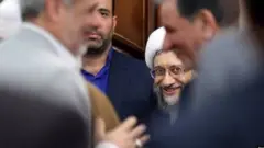 صادق لاریجانی تا شش ماه پیش رئیس قوه قضائیه جمهوری اسلامی بود و اکنون رئیس مجمع تشخیص مصلحت نظام است