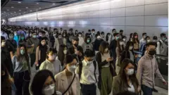 香港公布放寬防疫措施路線圖，「三步走」計劃恐致第六波疫情