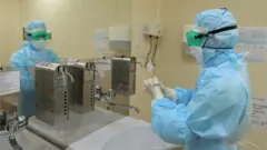 врач