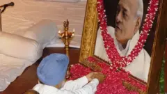 સામાન્ય રીતે વડા પ્રધાન કે પૂર્વ વડા પ્રધાનના અંતિમસંસ્કાર સંપૂર્ણ રાજકીય સન્માન સાથે દિલ્હીમાં જ કરવામાં આવે છે