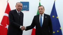 erdoğan ve draghi el sıkışırken