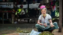 ชนเผ่ากะเหรี่ยงคอยาว