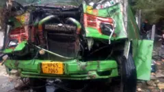 અકસ્માતગ્રસ્ત બસ