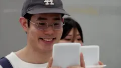 미소 짓기 수업을 듣는 학생들