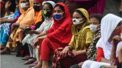 কারখানা মালিকদের নির্দেশে এপ্রিলের শুরুর দিকে ঢাকায় ফিরে আসে শ্রমিকরা।