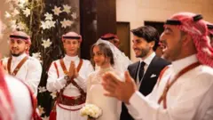 د اردن د پاچا په استوګنځي کې د ګوتو په شمار ځینو خپلوانو په حضور کې د اردن شاهي کورنۍ د شهزادګۍ ایمان بن عبدالله الثاني د لور د واده مراسم ترسره کړل.‌