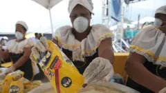 Cocinera con harina PAN