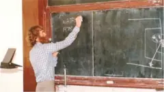 Picha ya Pollard akifundisha mwaka 1985