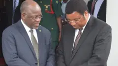 Perezida Magufuli na minisitiri w'intebe Majaliwa