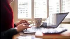 Trabalhadora em home office