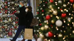 Dos personas de compras en Alemania.