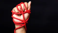 ንድሕሪት ዝተኣስረት ሰበይቲ