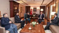 حامد کرزی او د ترکيې د بهرنيو چارو وزير