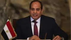 وافق مجلس النواب المصري السبت في جلسة طارئة دعا لها الرئيس عبد الفتاح السيسي على تعديل 13 حقيبة وزارية.