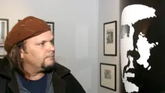 كاميلو أمام صورة لوالده