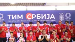 Vaterpolisti i Jovana Preković na aerodromu