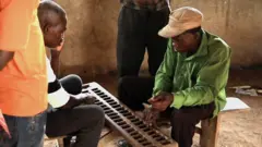 Ndị obodo Ntezi na-aghị asụ Igbo
