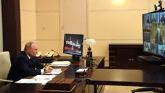 Владимир Путин на совещании по ситуации с коронавирусом 11 мая.