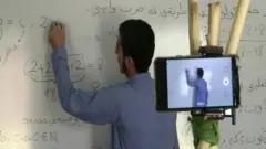 راه حل یک نوجوان افغان برای کمک به دانش آموزان بازمانده از کلاس درس