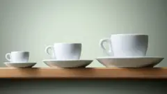 Три разные чашки