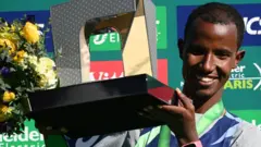 የፓሪስ ማራቶን አሸናፊው አትሌት ጫሉ ዴሶ ገልሜሳ