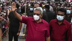 இலங்கை நெருக்கடி: ரணிலும் இல்லை, கோட்டாபயவும் இல்லை - இலங்கையில் அடுத்து என்ன நடக்கும்?