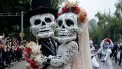 Artistas en el Desfile de Día de Muertos