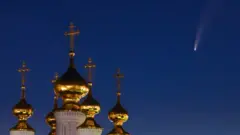 دنباله دار نئووایز بر فراس کلیسایی در روسیه