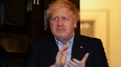 Boris Johnson yashyizwe mu bitaro