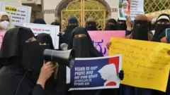 హిజాబ్‌కు మద్దతుగా విద్యార్థినులు నిరసన